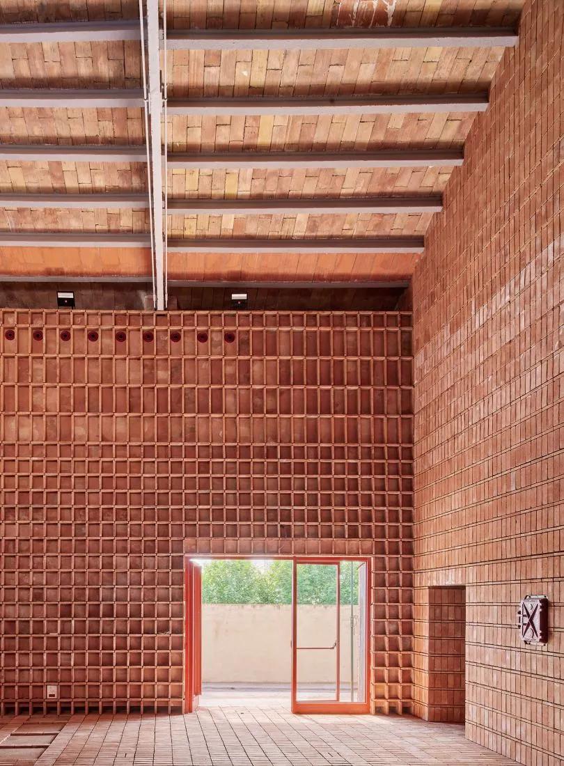 renovación_de_la_cooperativa_agrícola_para_espacio_multiusos_y_cultural_por_camps_felip_arquitecturia